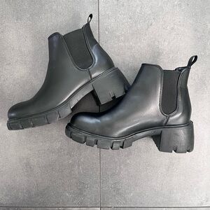 Steve Madden Howler Lug Sole  Boots 7.5